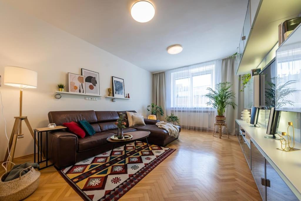 I & I Apart, Garage - Historical Old Town Apartment Pressburg